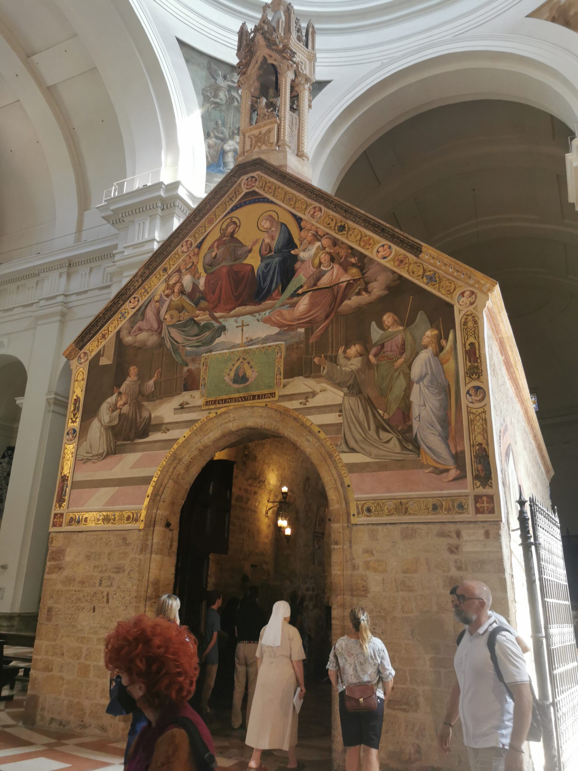 Basilica di Santa Maria degli Angeli asilica di Santa Maria degli Angeli i Assisi, Italien, en stor kirke bygget i det 16. århundrede, kendt for at huse Porziuncola, St. Frans’ hellige kapel og et vigtigt pilgrimssted.